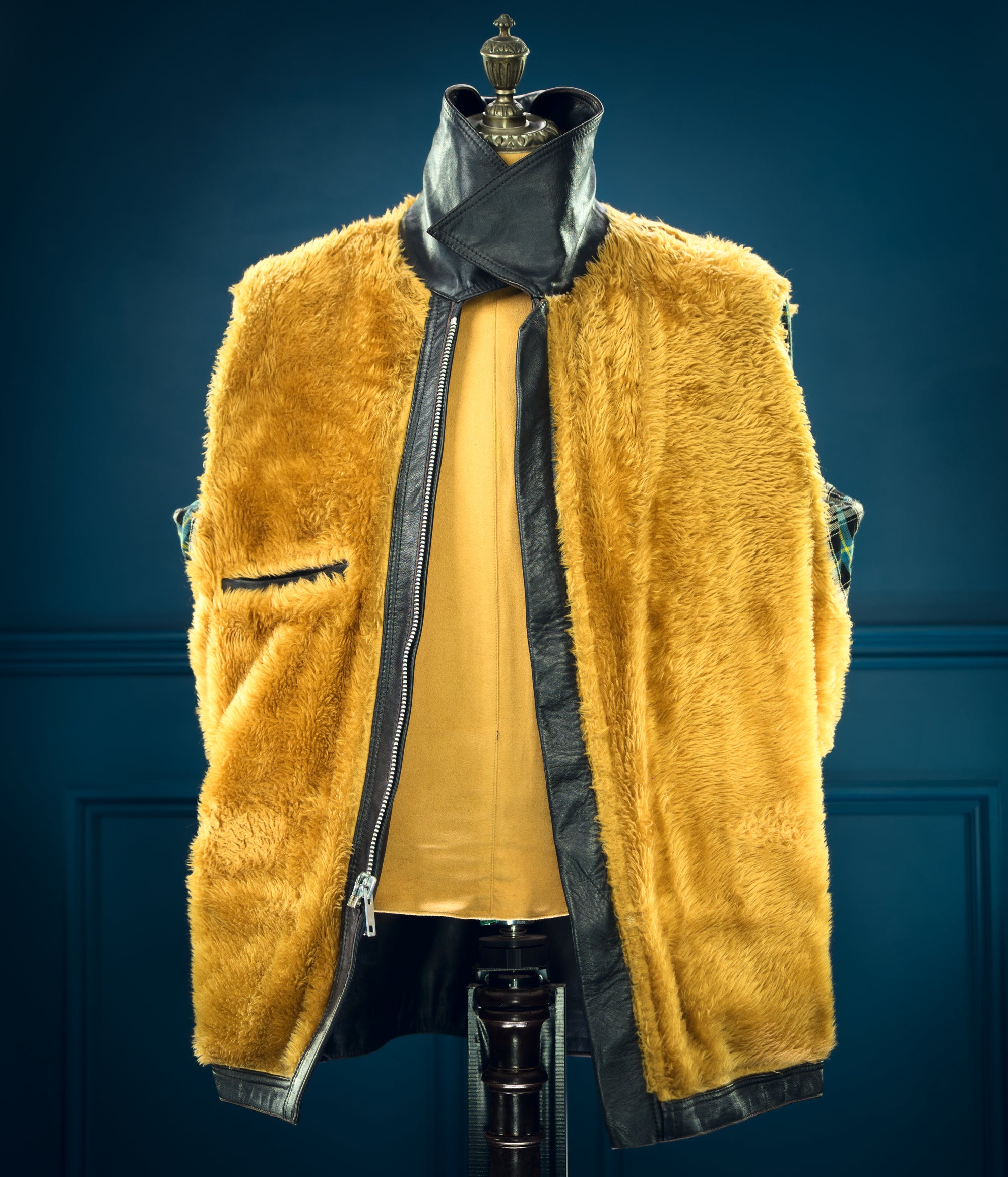 Vintage 1970s British Black Belted Biker Motorcycle Rider Leather Jacket “L”