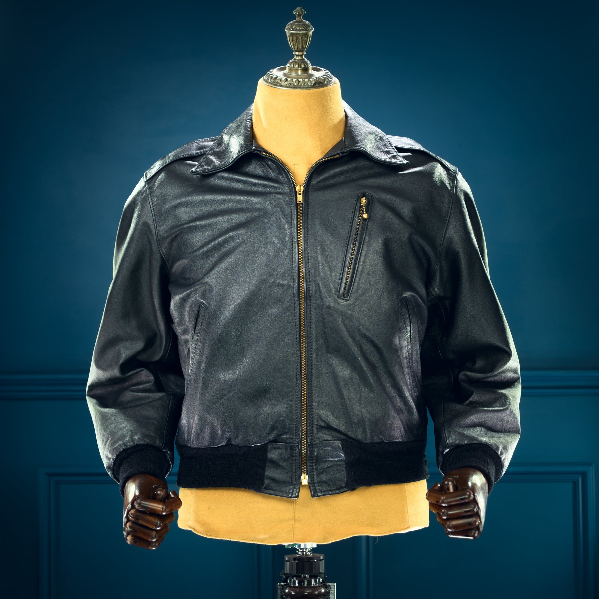 Vintage 1980s British Calfskin Black Bomber Flight Aviator Leather Jacket “M”