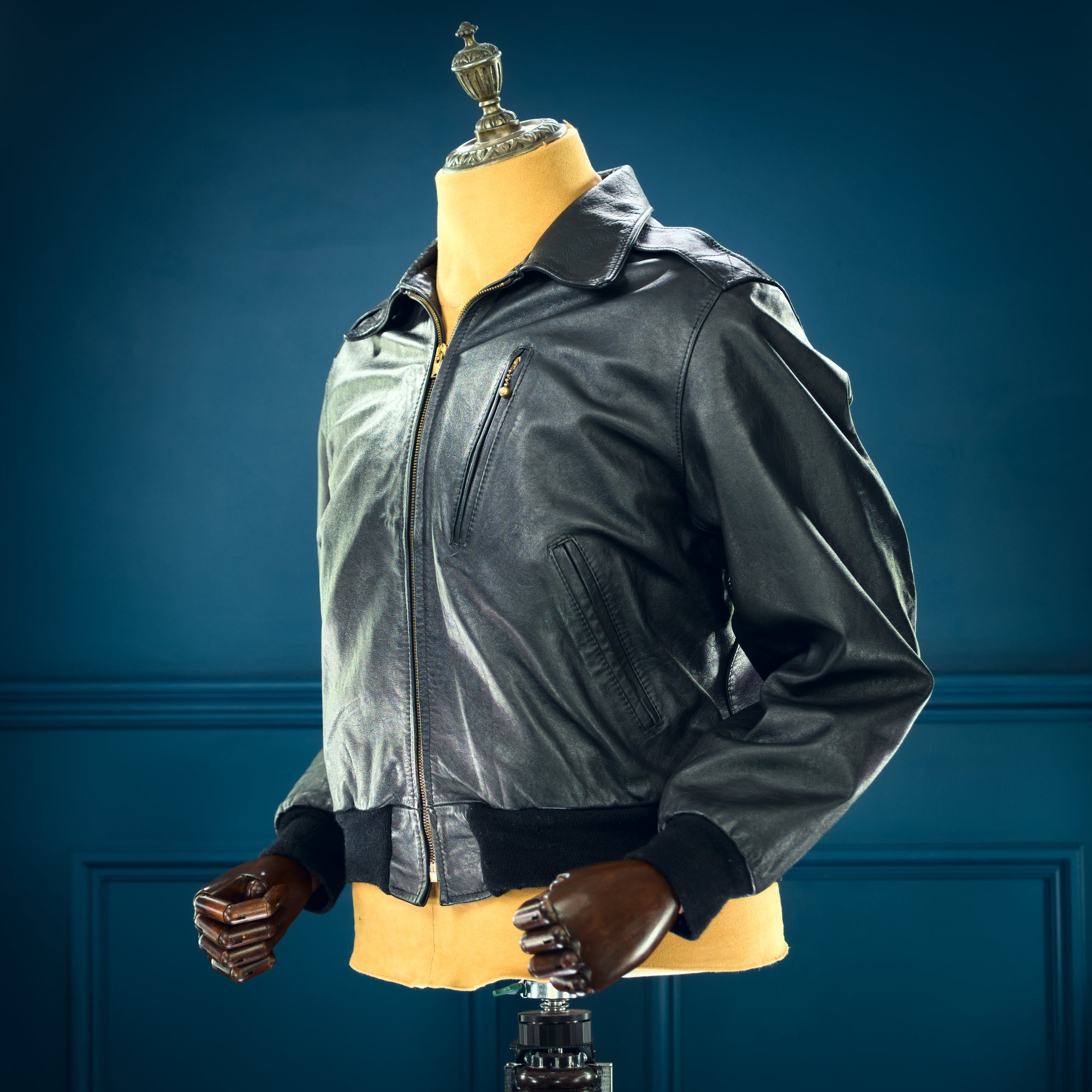 Vintage 1980s British Calfskin Black Bomber Flight Aviator Leather Jacket “M”