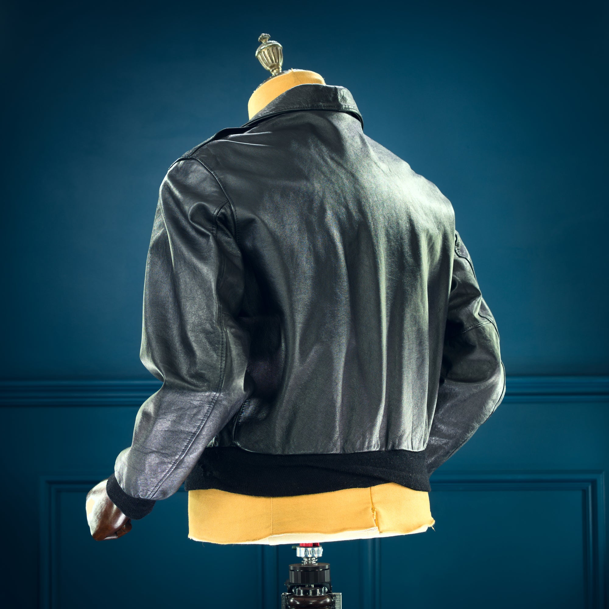 Vintage 1980s British Calfskin Black Bomber Flight Aviator Leather Jacket “M”