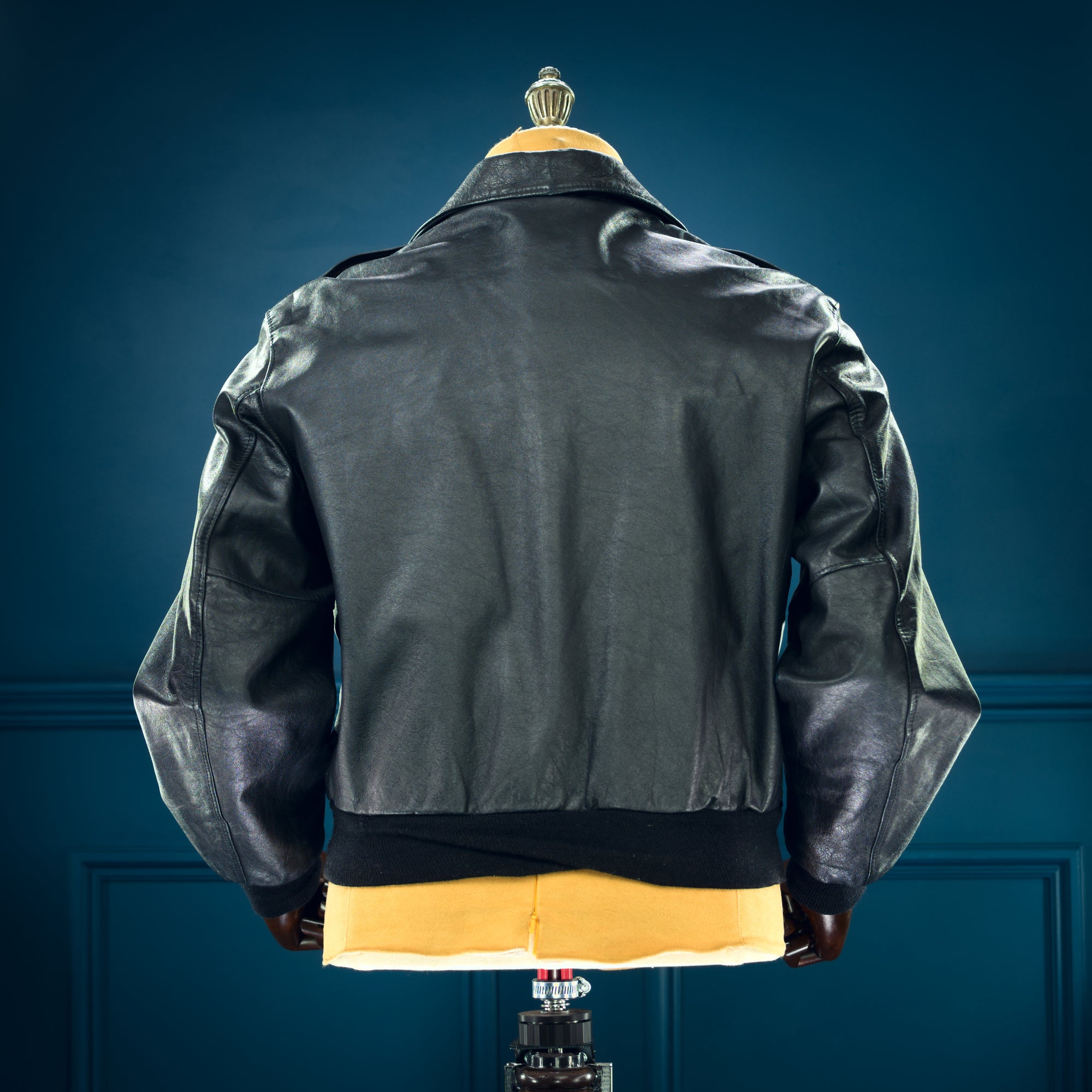 Vintage 1980s British Calfskin Black Bomber Flight Aviator Leather Jacket “M”