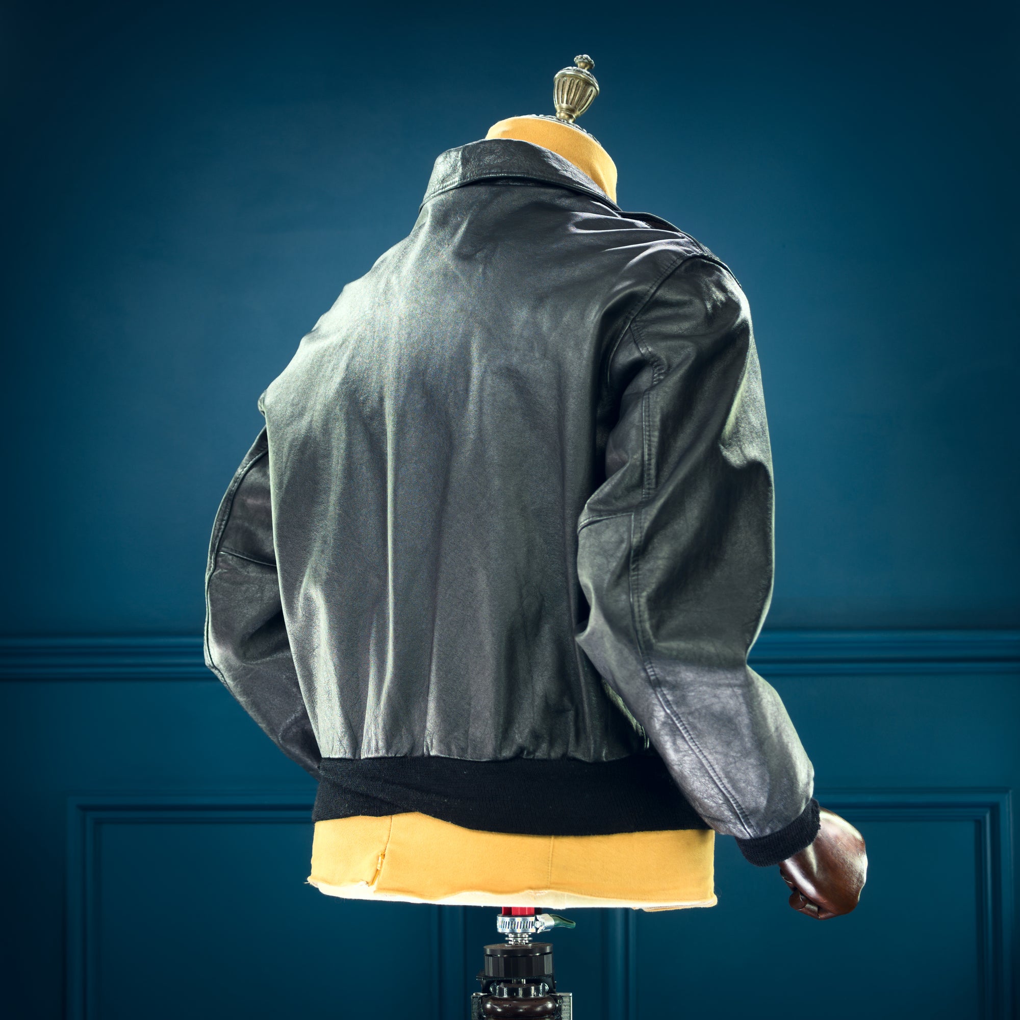 Vintage 1980s British Calfskin Black Bomber Flight Aviator Leather Jacket “M”