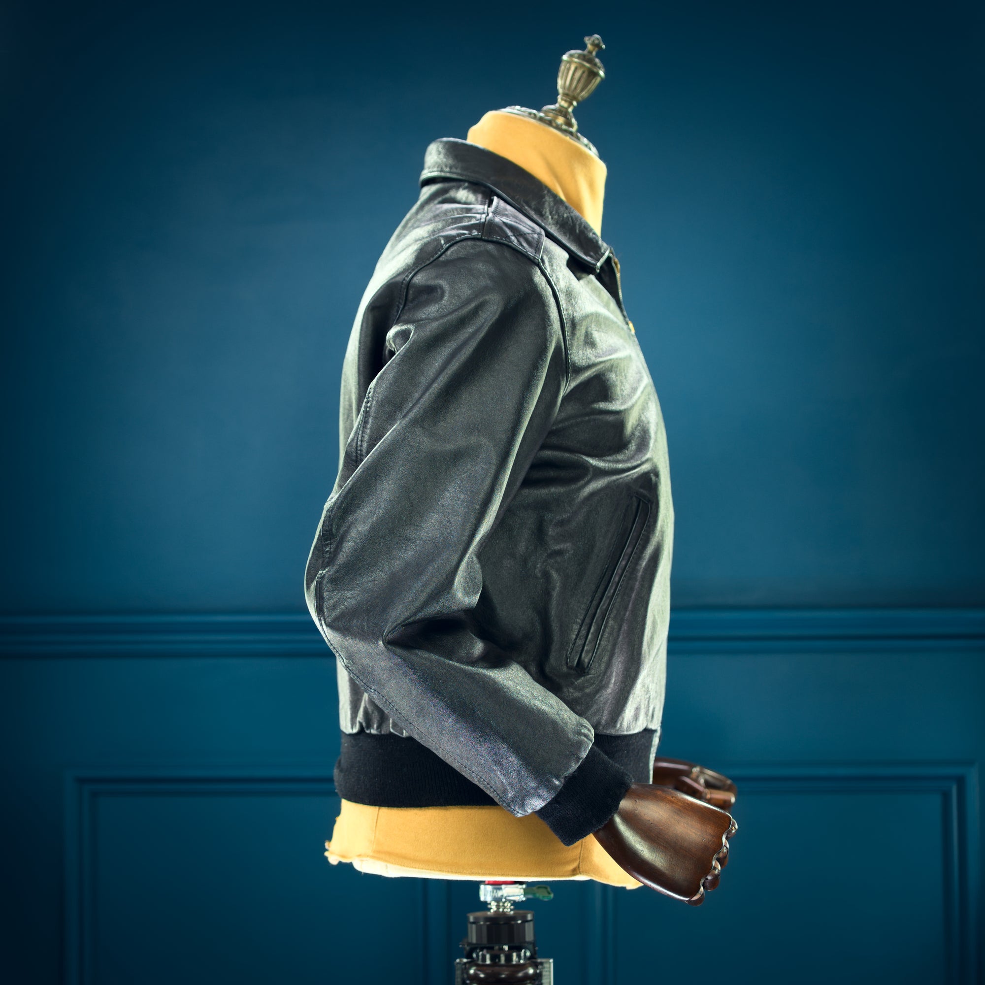 Vintage 1980s British Calfskin Black Bomber Flight Aviator Leather Jacket “M”