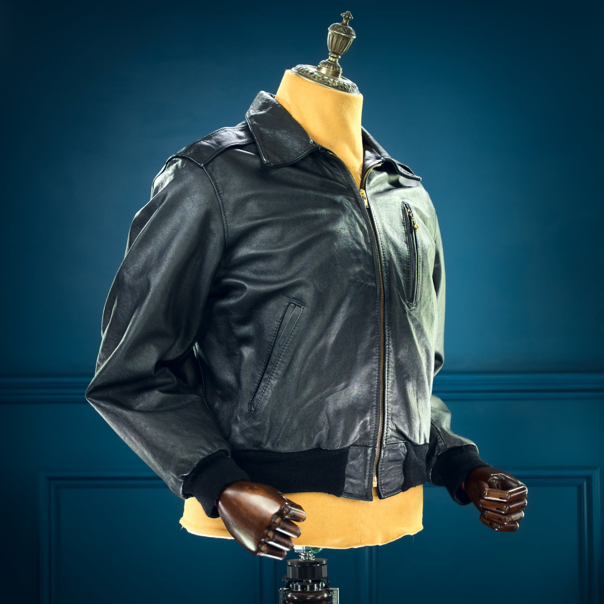 Vintage 1980s British Calfskin Black Bomber Flight Aviator Leather Jacket “M”