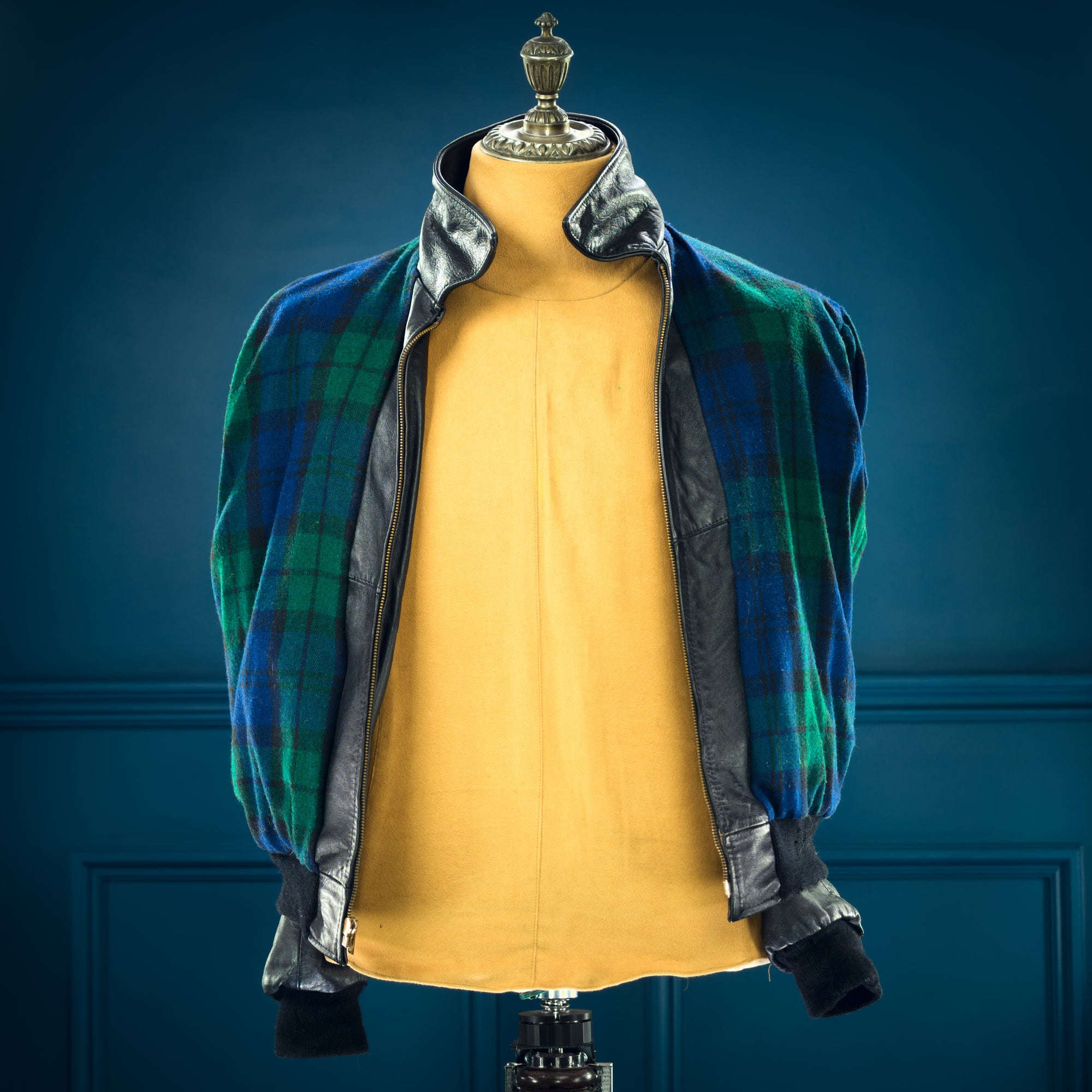 Vintage 1980s British Calfskin Black Bomber Flight Aviator Leather Jacket “M”