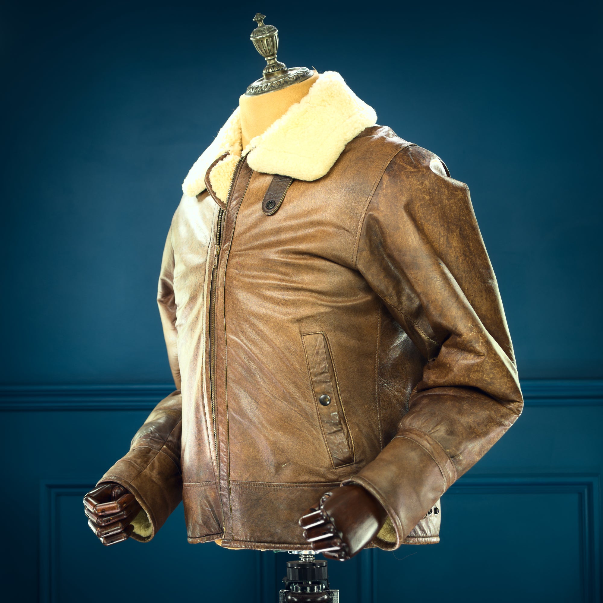 Vintage 1980s British Sheepskin Flight Aviator Bomber Leather Jacket “M”