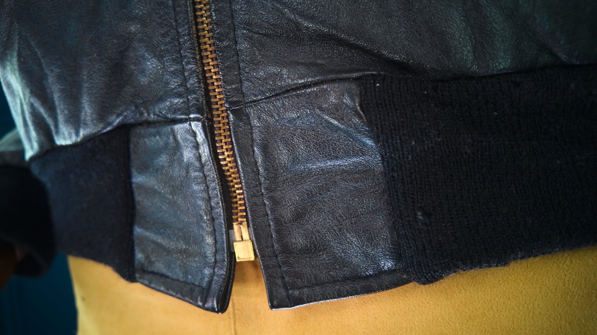 Vintage 1980s British Calfskin Black Bomber Flight Aviator Leather Jacket “M”