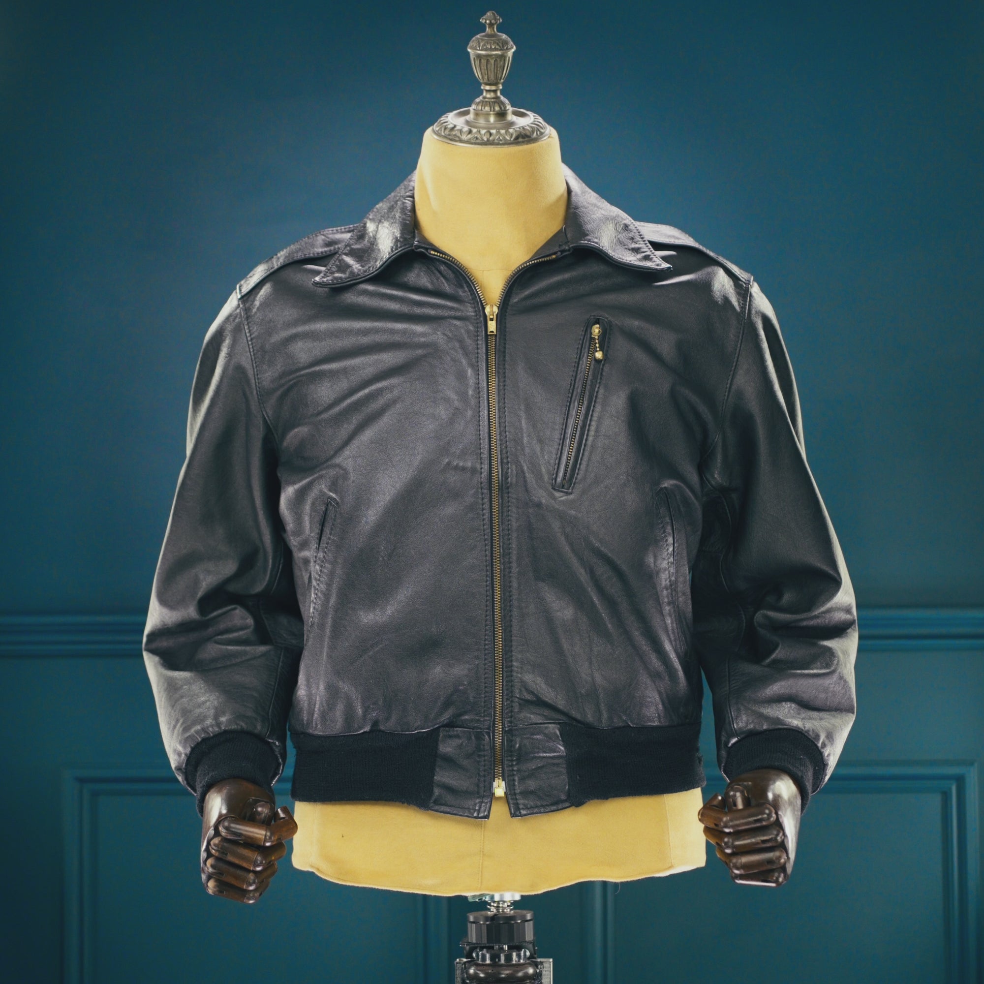 Vintage 1980s British Calfskin Black Bomber Flight Aviator Leather Jacket “M”